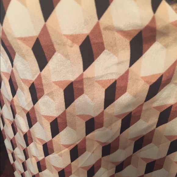 V Neck Shell - Picture 2 of 6